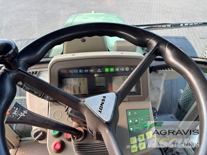 Fendt 820 VARIO Tracteur