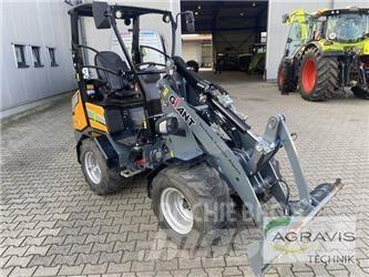 GiANT G2200E Chargeuse sur pneus