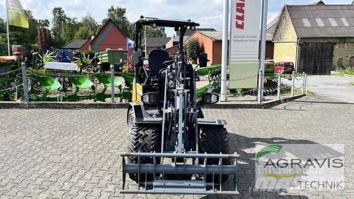 GiANT G2200E Chargeuse sur pneus