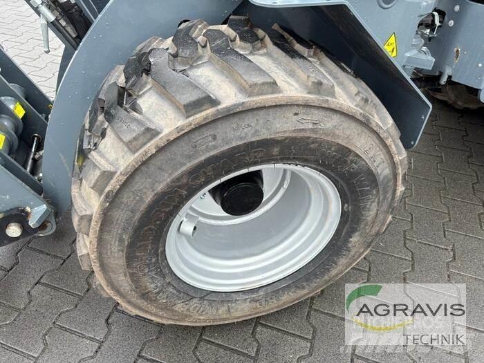GiANT G2500 HD Chargeuse sur pneus