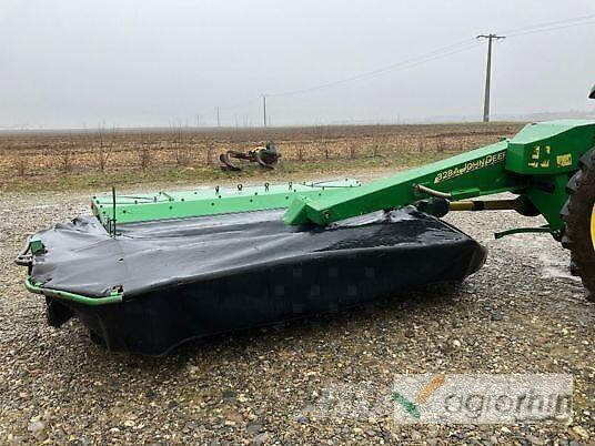 John Deere 328 A Faucheuse