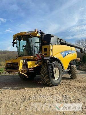 New Holland CX 8090 Moissonneuse batteuse