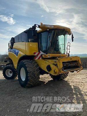 New Holland CX 8090 Moissonneuse batteuse
