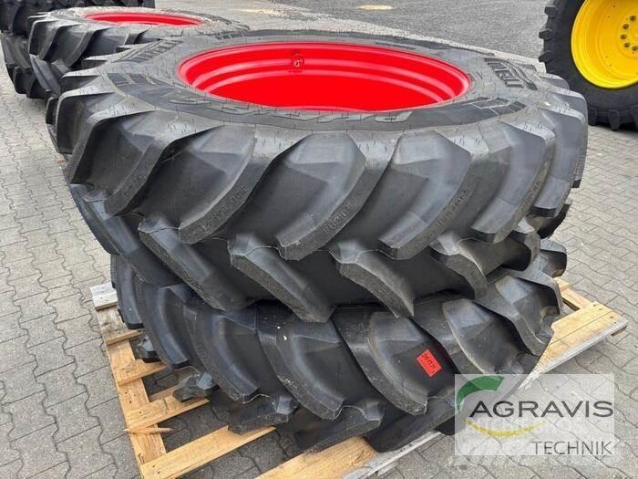 Pirelli KR 520/85R42 Pneus, roues et jantes