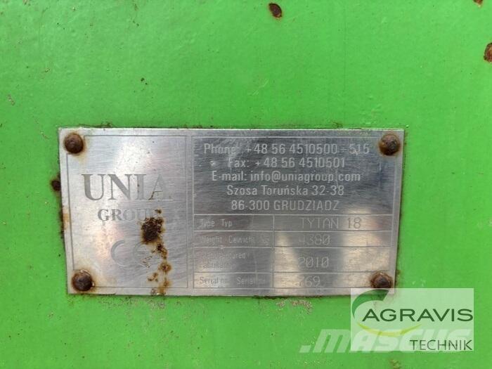 Unia TYTAN 18 Semoir à engrais
