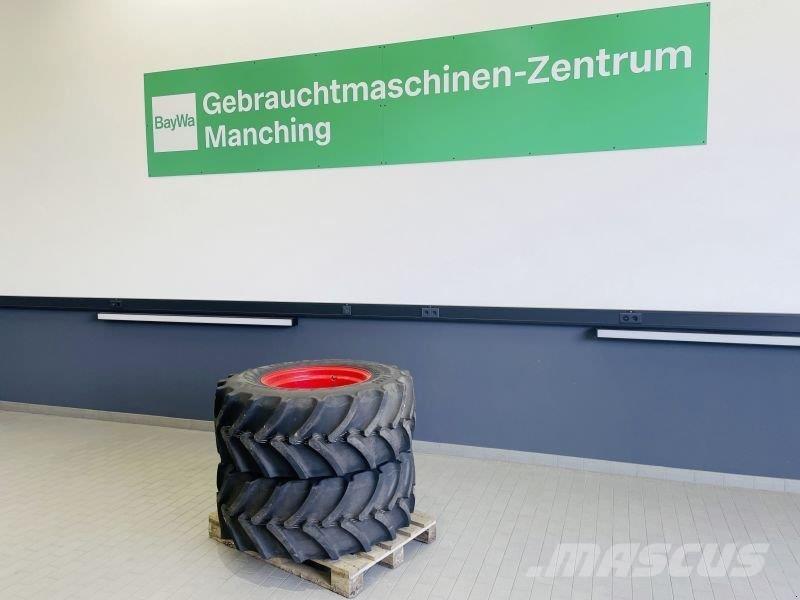  440/65R24 128D Tracteur