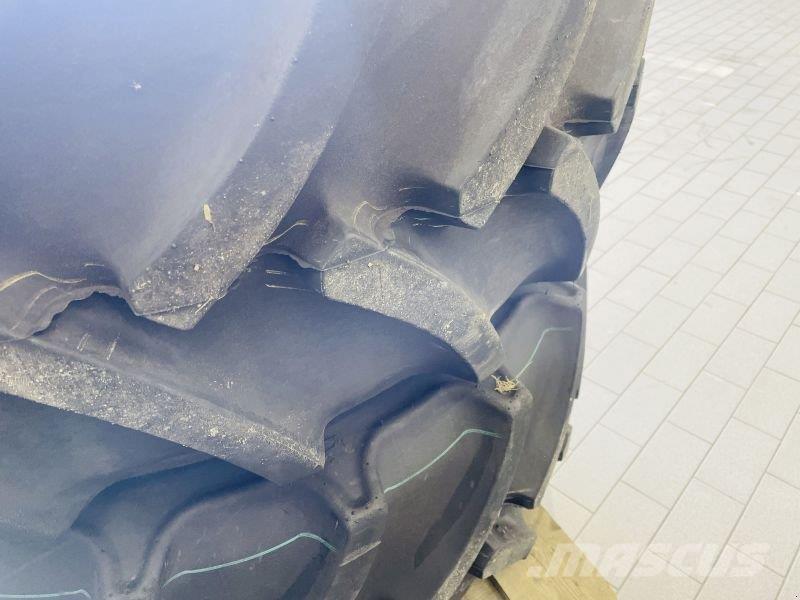  440/65R24 128D Tracteur