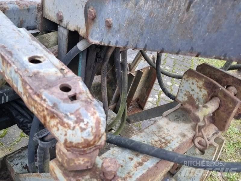  Bagger Pelle sur pneus