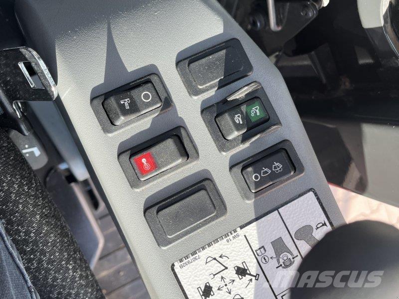 Bobcat E88 Pelle sur pneus