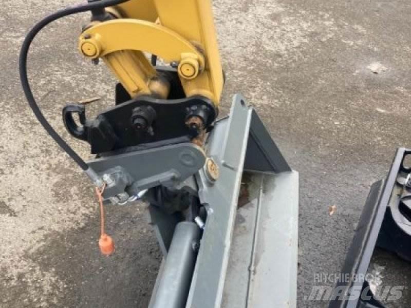 CAT 301.8-05A Mini pelle < 7t