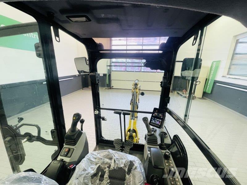 CAT 302CR-05A Pelle sur pneus