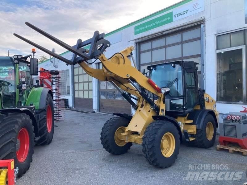 CAT 908 Chargeuse sur pneus