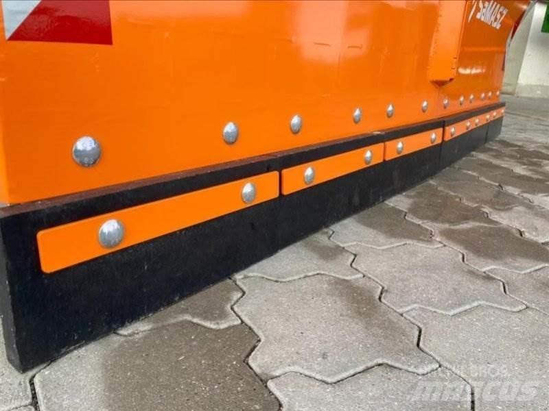 CITY 220 Chasse neige