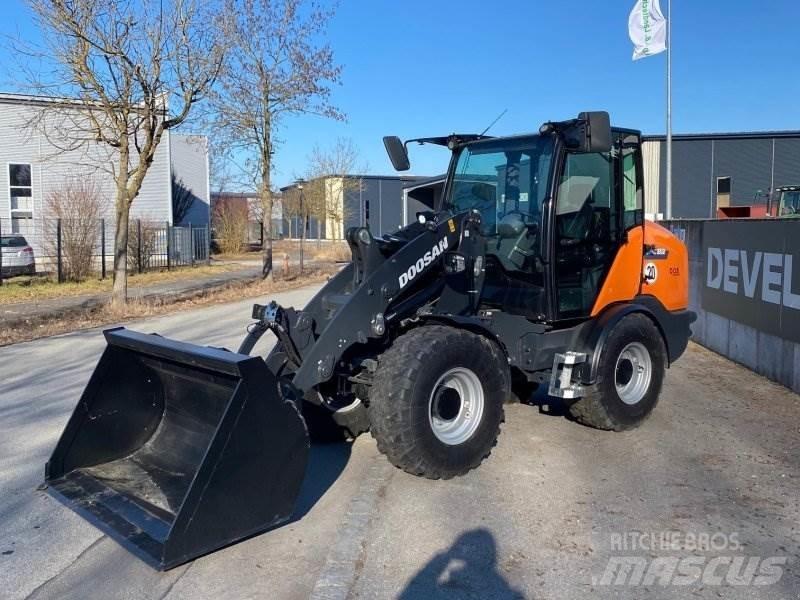 Doosan DL 80-7 Chargeuse sur pneus