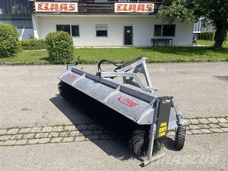 Fliegl TYP 700 Balayeuse / Autolaveuse
