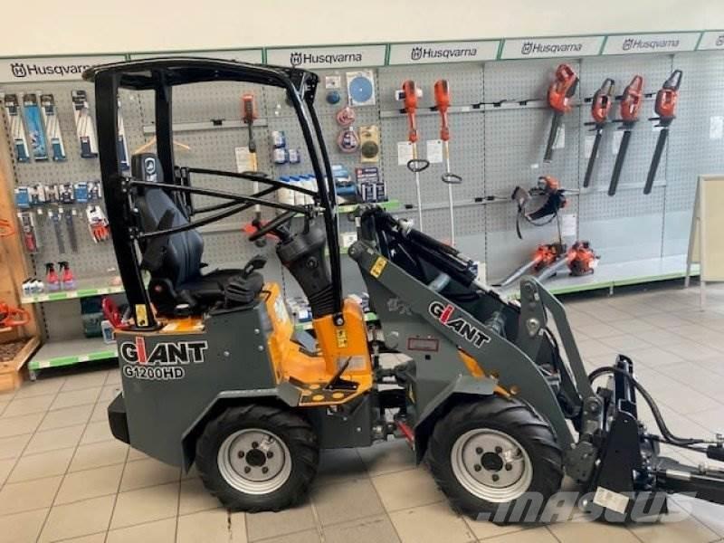 GiANT G1200 Chargeuse compacte