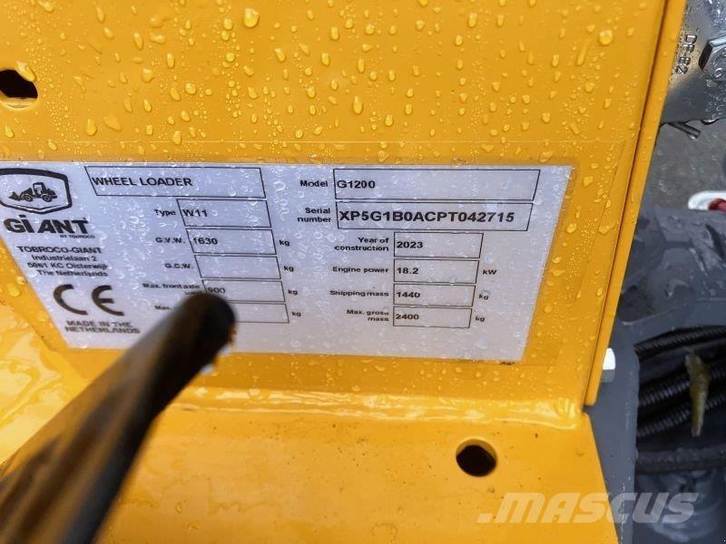 GiANT G1200 Chargeuse compacte