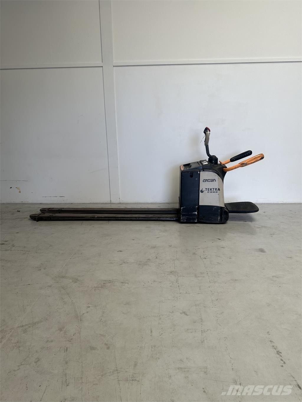 Crown WT3040 Transpalette accompagnant porté debout