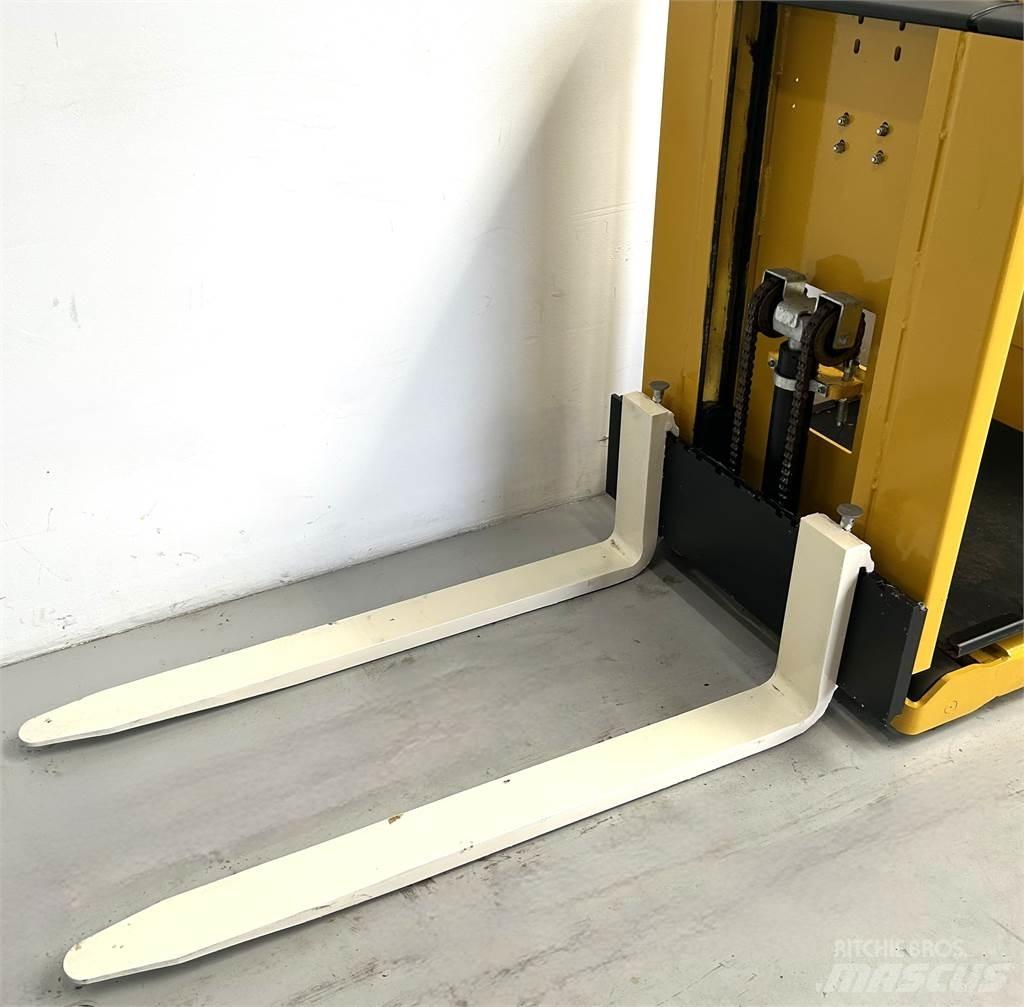 Hyster K1.0L Préparateur de commande moyenne levée