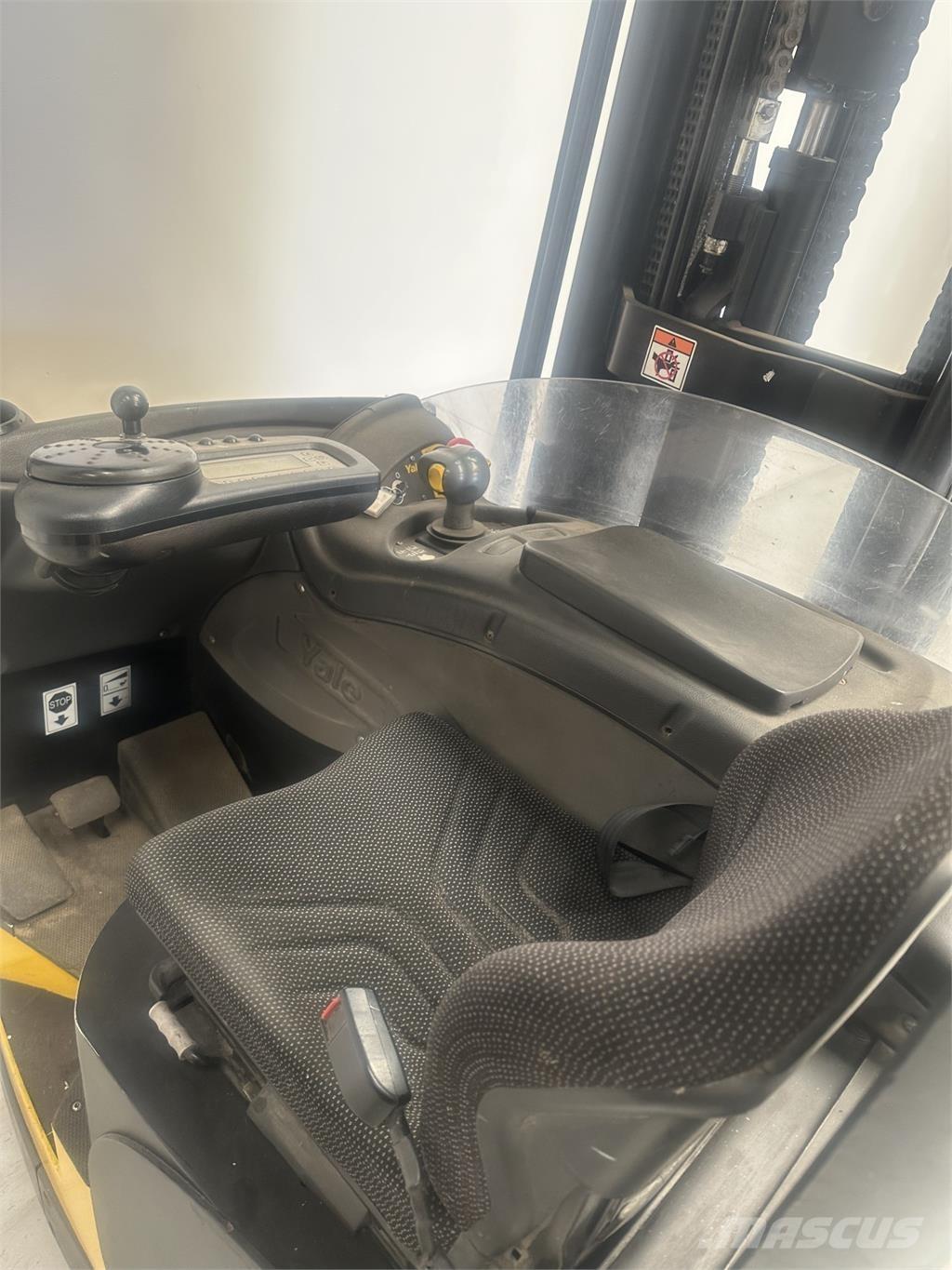 Yale MR16H Chariot à mât rétractable
