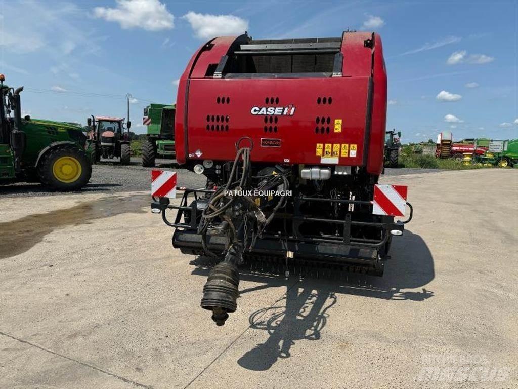 Case IH RB465 Presse à balle ronde