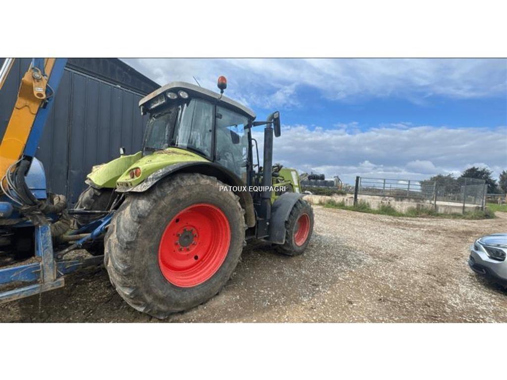 CLAAS ARION640 Tracteur