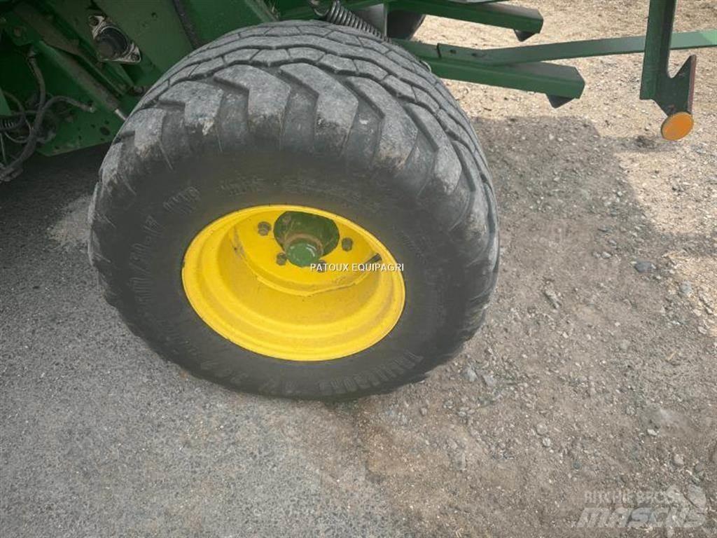 John Deere 864 Presse à balle ronde