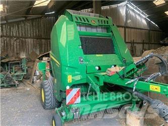 John Deere V461M Presse à balle ronde