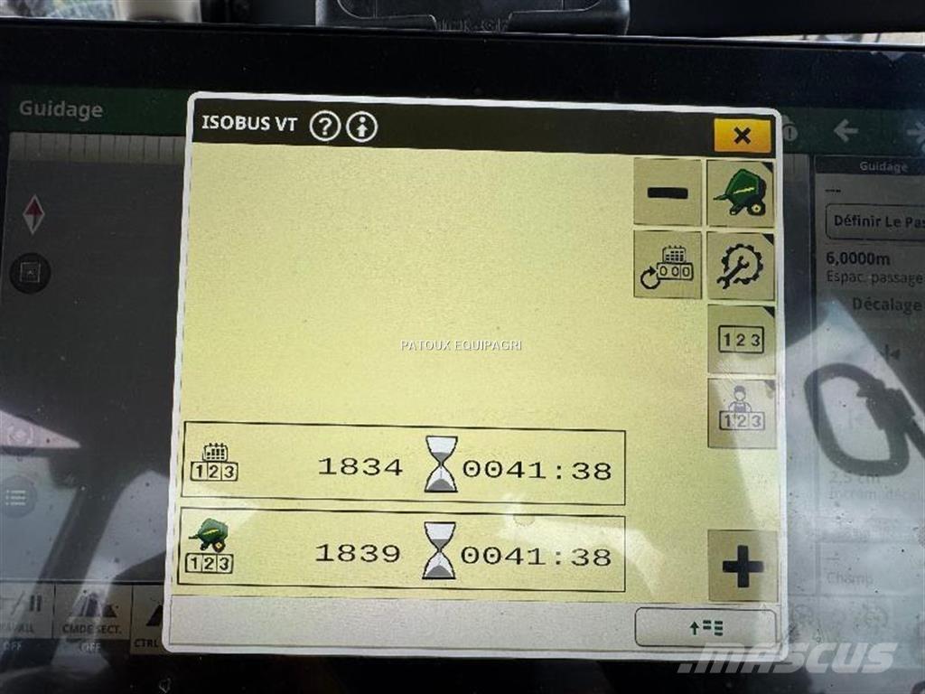 John Deere V461R Presse à balle ronde