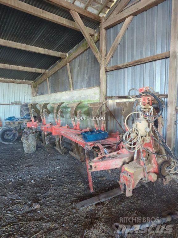 Kuhn VM 180 Charrue non réversible