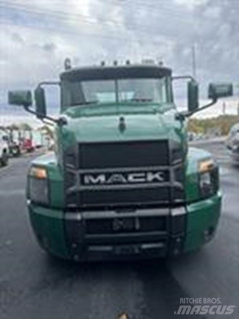 Mack AN64T Tracteur routier