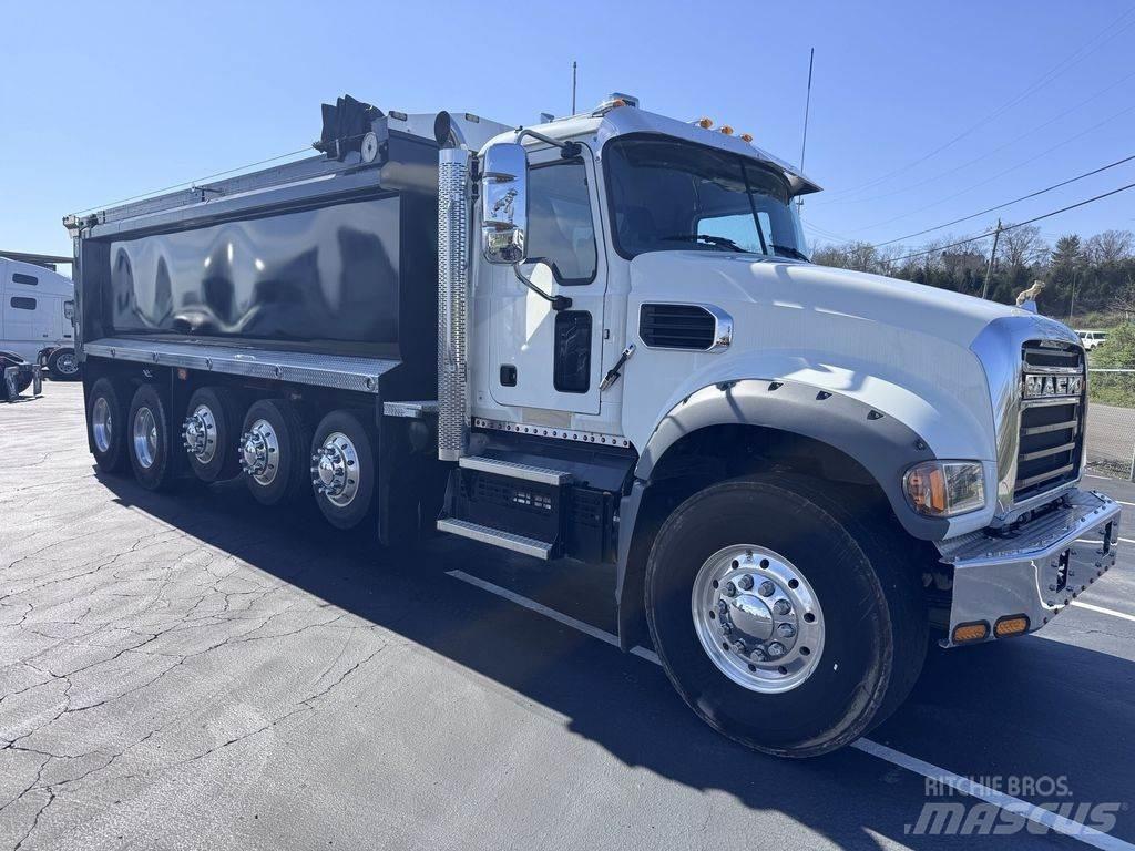 Mack GR64F Camion benne
