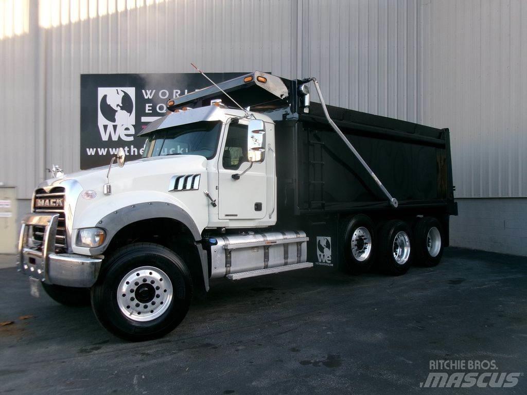 Mack GR64F Camion benne