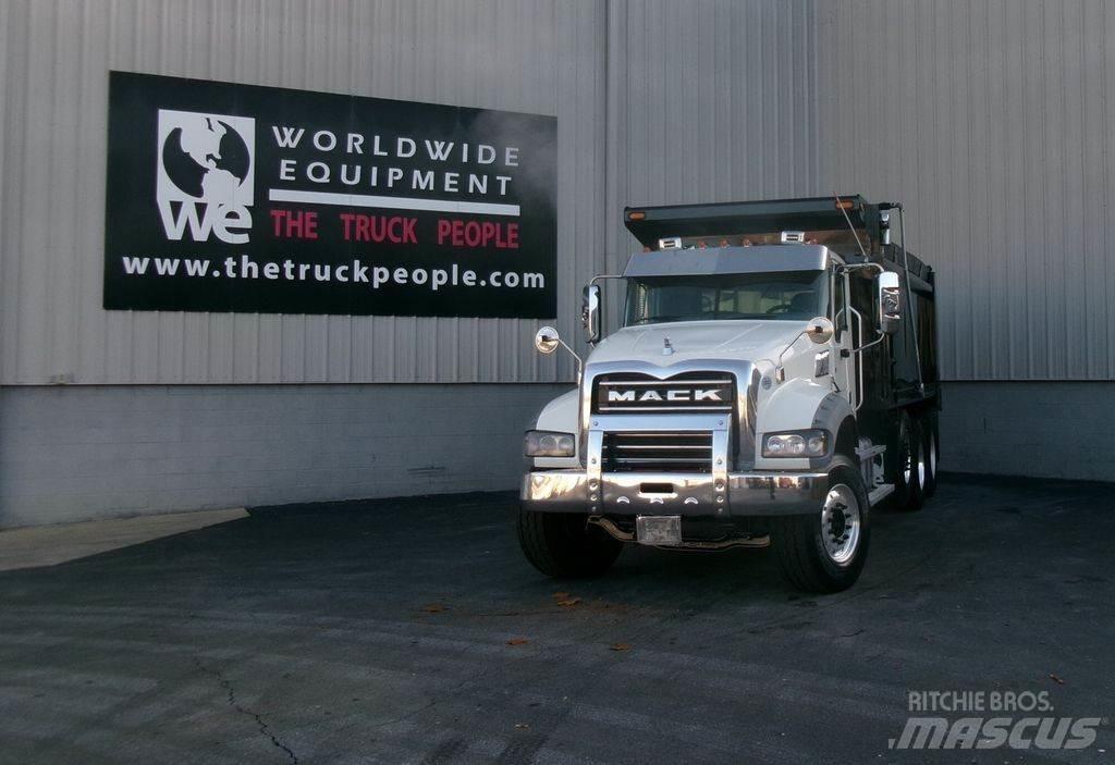 Mack GR64F Camion benne