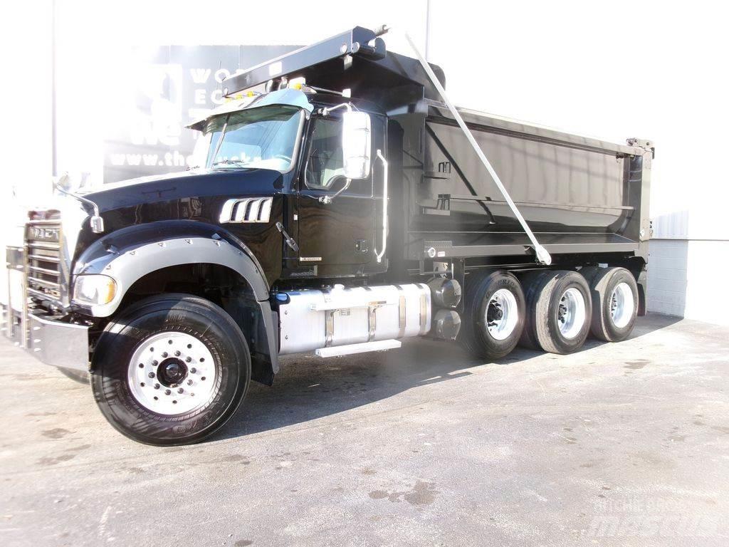 Mack GR64F Camion benne
