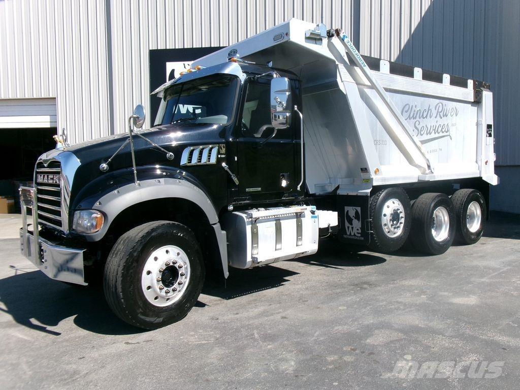 Mack GR64F Camion benne