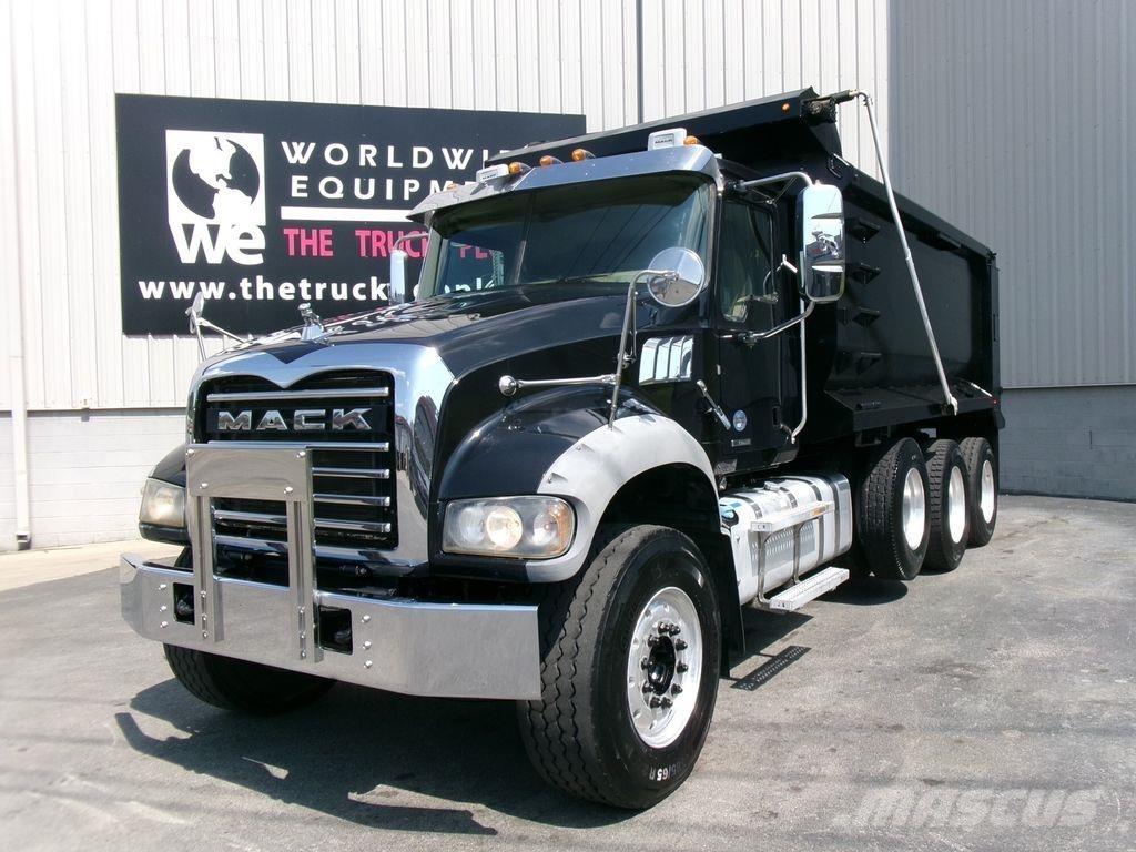 Mack GR64F Camion benne