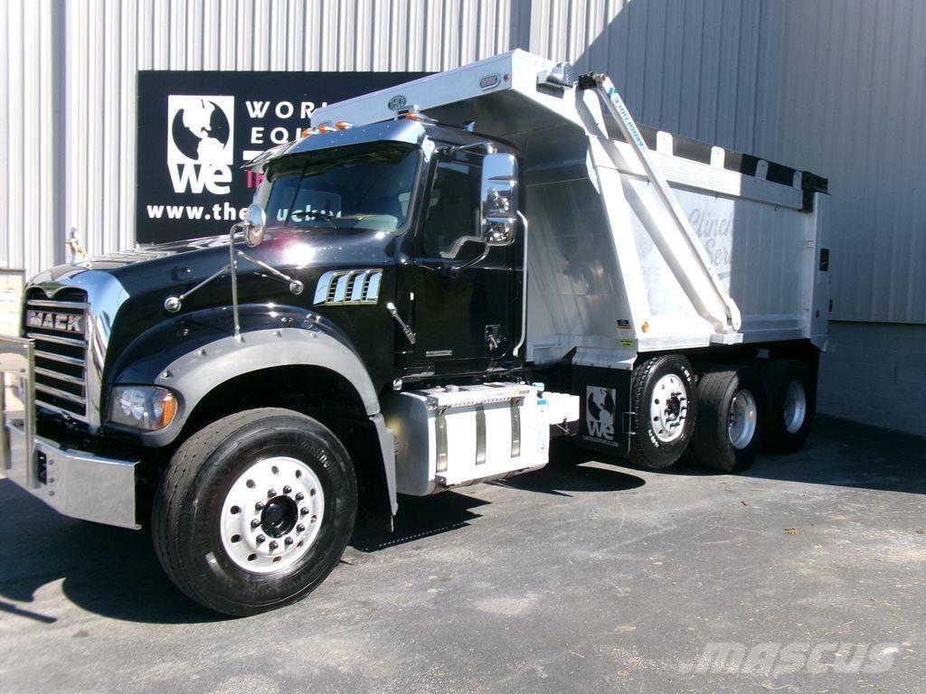 Mack GR64F Camion benne