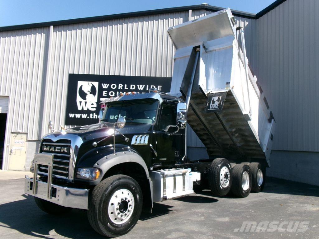 Mack GR64F Camion benne