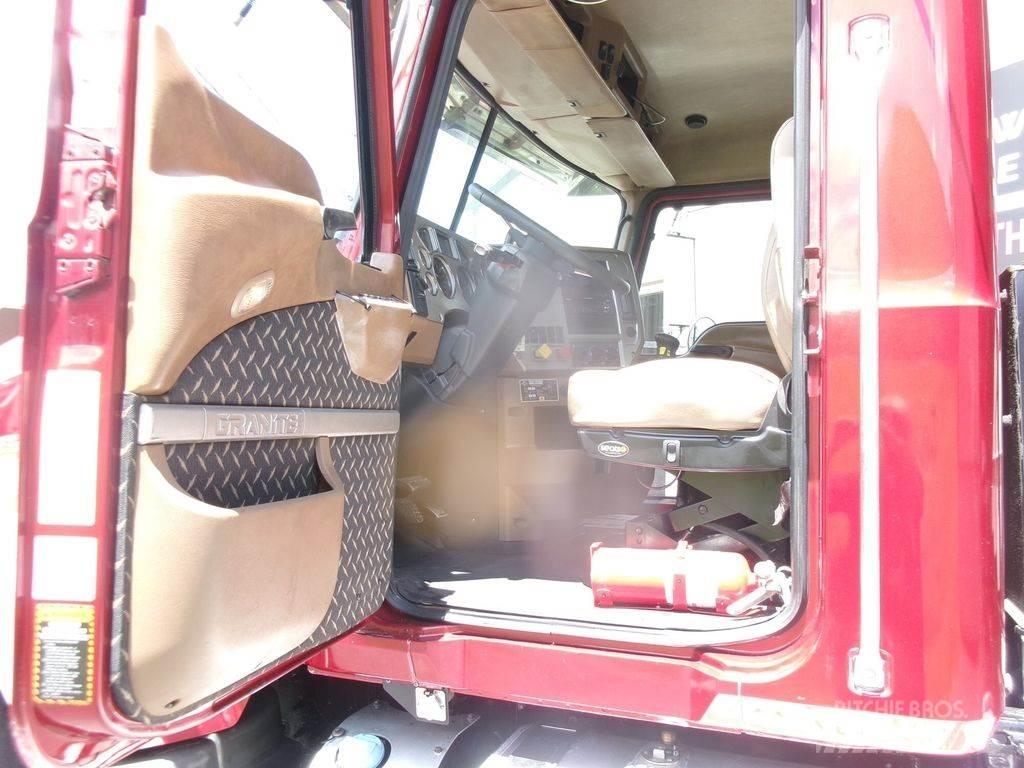 Mack GU 713 Camion benne