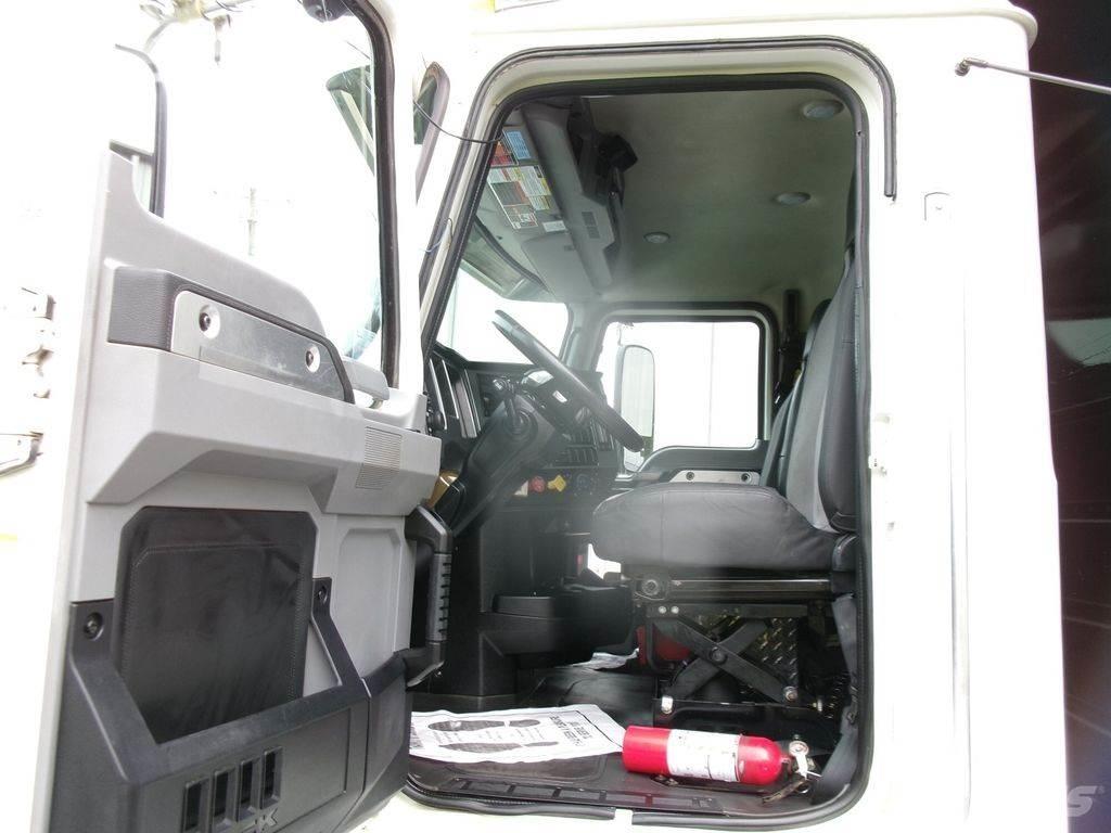 Mack GU713 Camion benne