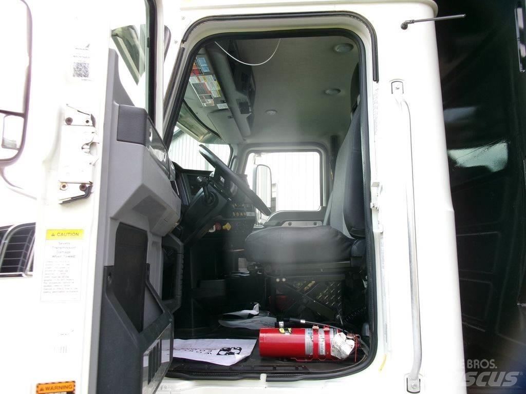 Mack GU713 Camion benne