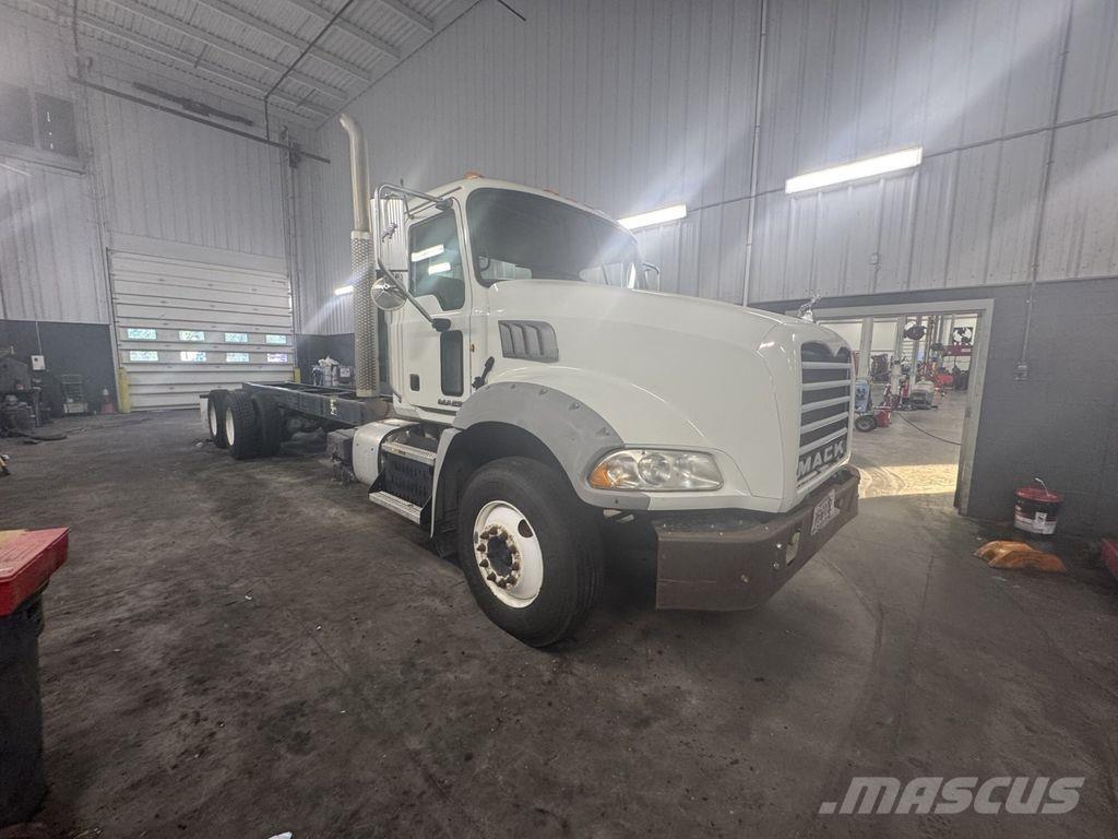 Mack GU813 Châssis cabine