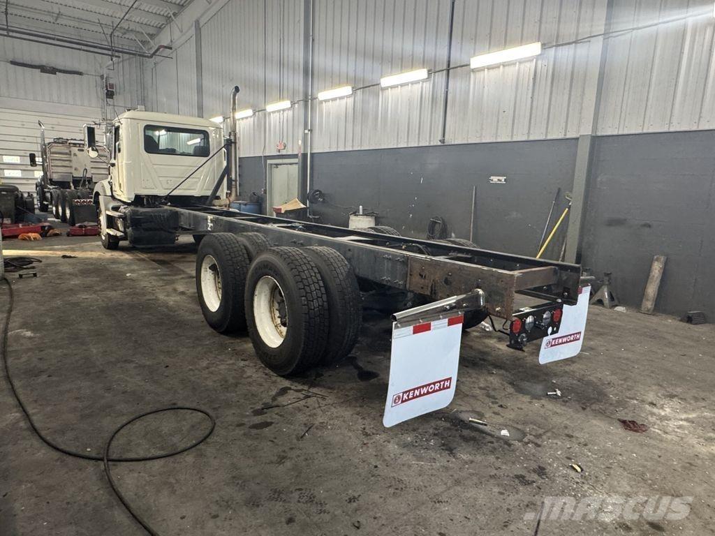 Mack GU813 Châssis cabine