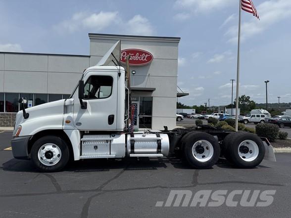 Freightliner CASCADIA 113 Tracteur routier
