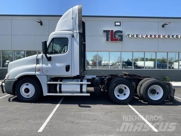 Freightliner CASCADIA 126 Tracteur routier