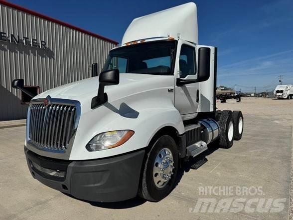 International LT Tracteur routier