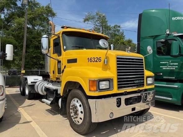 Mack PINNACLE CHU613 Tracteur routier