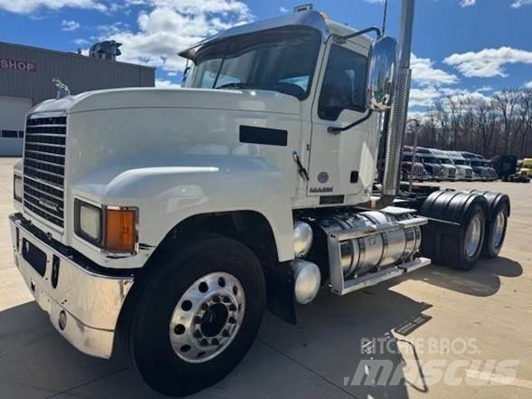 Mack PINNACLE CHU613 Tracteur routier