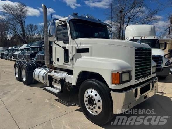 Mack PINNACLE CHU613 Tracteur routier